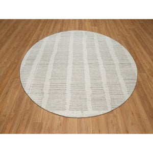 7'9"x7'9" Pearl White, Undyed Natural Wool, Hand Woven, Flat Weave With Pile, Textured, Round, Oriental Rug FWR550368