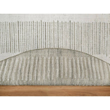 Load image into Gallery viewer, 7&#39;9&quot;x7&#39;9&quot; Pearl White, Undyed Natural Wool, Hand Woven, Flat Weave With Pile, Textured, Round, Oriental Rug FWR550368