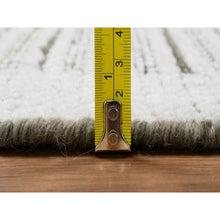 Load image into Gallery viewer, 7&#39;9&quot;x7&#39;9&quot; Pearl White, Undyed Natural Wool, Hand Woven, Flat Weave With Pile, Textured, Round, Oriental Rug FWR550368