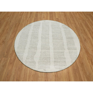5'9"x5'9" Winter White, Hand Woven, Flat Weave With Pile, Undyed Natural Wool, Round, Oriental Rug FWR550428