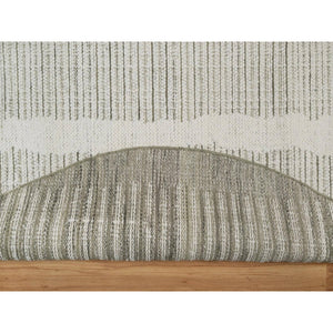 5'9"x5'9" Winter White, Hand Woven, Flat Weave With Pile, Undyed Natural Wool, Round, Oriental Rug FWR550428