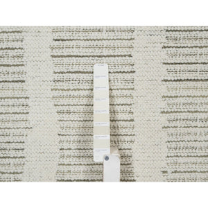 5'9"x5'9" Winter White, Hand Woven, Flat Weave With Pile, Undyed Natural Wool, Round, Oriental Rug FWR550428