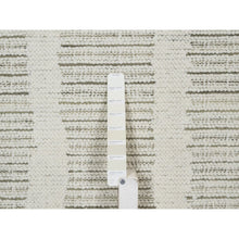 Load image into Gallery viewer, 5&#39;9&quot;x5&#39;9&quot; Winter White, Hand Woven, Flat Weave With Pile, Undyed Natural Wool, Round, Oriental Rug FWR550428