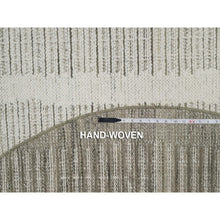 Load image into Gallery viewer, 5&#39;9&quot;x5&#39;9&quot; Winter White, Hand Woven, Flat Weave With Pile, Undyed Natural Wool, Round, Oriental Rug FWR550428