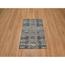 Load image into Gallery viewer, 2&#39;x3&#39;1&quot; Fossil Gray, Modern Criss Cross Erased Design, Hand Knotted, Hand Spun Undyed Natural Wool, Mat, Sample, Oriental Rug FWR550866