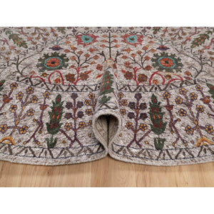 7'10"x7'10" Snow White With Brown, Directional Vase Design, Hand Knotted, Silk With Textured Wool, Round, Oriental Rug FWR551514
