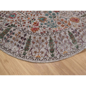 7'10"x7'10" Snow White With Brown, Directional Vase Design, Hand Knotted, Silk With Textured Wool, Round, Oriental Rug FWR551514