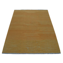 Load image into Gallery viewer, 5&#39;x6&#39;6&quot; Gold Shades Reversible Kilim Pure Wool Hand Woven Oriental Rug FWR325350