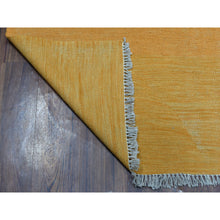 Load image into Gallery viewer, 5&#39;x6&#39;6&quot; Gold Shades Reversible Kilim Pure Wool Hand Woven Oriental Rug FWR325350