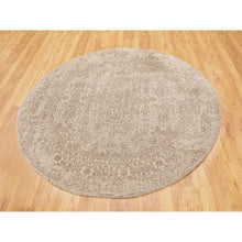 Load image into Gallery viewer, 5&#39;9&quot;x5&#39;9&quot; Round Taupe Fine Jacquard Hand Loomed Modern Wool And Art Silk Oriental Rug FWR350598