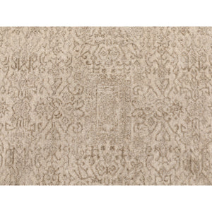 5'9"x5'9" Round Taupe Fine Jacquard Hand Loomed Modern Wool And Art Silk Oriental Rug FWR350598