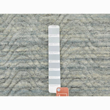 Load image into Gallery viewer, 2&#39;6&quot;x11&#39;10&quot; Green Organic Wool Variegated Textured Design Runner Hand Loomed Modern Oriental Rug FWR351432