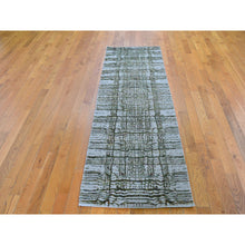 Load image into Gallery viewer, 2&#39;5&quot;x7&#39;9&quot; Green Fine jacquard Hand Loomed Modern Wool and Art Silk Oriental Rug FWR357666