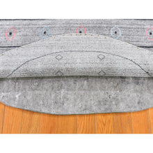Load image into Gallery viewer, 4&#39;1&quot;x4&#39;1&quot; Gray Wool and Silk Hand Loomed Gabbeh Round Oriental Rug FWR359796