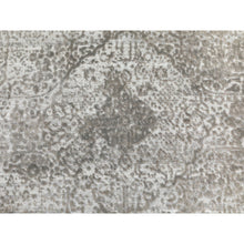 Load image into Gallery viewer, 6&#39;x6&#39; Round Grey Broken Persian Design Wool And Pure Silk Hand Knotted Oriental Rug FWR372324