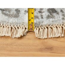 Load image into Gallery viewer, 6&#39;x6&#39; Round Grey Broken Persian Design Wool And Pure Silk Hand Knotted Oriental Rug FWR372324