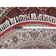 Load image into Gallery viewer, 3&#39;4&quot;x3&#39;4&quot; Red Wool Fish Medallion Design Tabriz Mahi Hand Knotted Round Oriental Rug FWR374730