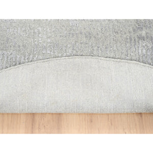 6'x6' Fine Jacquard Gray Hand Loomed Modern Design Wool and Plant Based Silk Tone on Tone Oriental Round Rug FWR377148