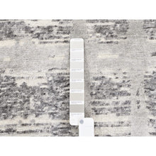 Load image into Gallery viewer, 8&#39;x8&#39; Modern Hand Spun Undyed Natural Wool Hand Knotted Light Gray Oriental Square Rug FWR377352