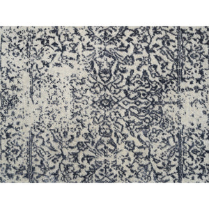 2'6"x6' Hand Loomed Light Gray Fine Jacquard with Erased Design Wool and Art Silk Oriental Runner Rug FWR379560