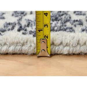 2'6"x6' Hand Loomed Light Gray Fine Jacquard with Erased Design Wool and Art Silk Oriental Runner Rug FWR379560