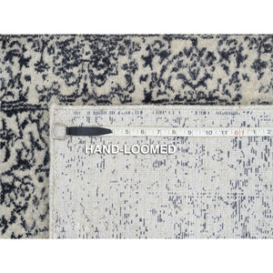 2'6"x6' Hand Loomed Light Gray Fine Jacquard with Erased Design Wool and Art Silk Oriental Runner Rug FWR379560