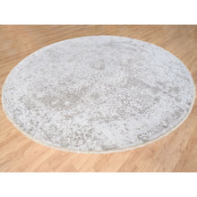 Load image into Gallery viewer, 11&#39;9&quot;x11&#39;9&quot; Hand Knotted Silver Gray Broken Persian Design Wool and Pure Silk Oriental Round Rug FWR380862