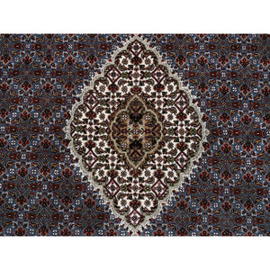 5'x5' Light Gray Extra Soft Wool Hand Knotted 175 KPSI Tabriz Mahi with Fish Medallion Design Round Oriental Rug FWR384762