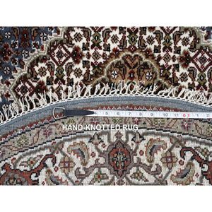 5'x5' Light Gray Extra Soft Wool Hand Knotted 175 KPSI Tabriz Mahi with Fish Medallion Design Round Oriental Rug FWR384762