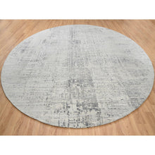Load image into Gallery viewer, 13&#39;9&quot;x13&#39;9&quot; Light Gray Hand Knotted Modern Hand Spun Undyed Natural Wool Round Oriental Rug FWR385392
