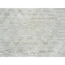 Load image into Gallery viewer, 13&#39;8&quot;x13&#39;8&quot; Light Gray, Hand Spun Undyed Natural Wool, Hand Knotted, Modern Design, Round Oriental Rug FWR388188