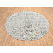 Load image into Gallery viewer, 7&#39;10&quot;x7&#39;10&quot; Light Gray, Hand Spun Undyed Natural Wool, Hand Knotted, Modern Design, Round Oriental Rug FWR388200