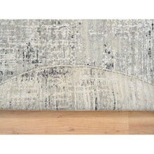 Load image into Gallery viewer, 6&#39;x6&#39; Light Gray, Modern Design, Hand Spun Undyed Natural Wool, Hand Knotted, Round Oriental Rug FWR388206
