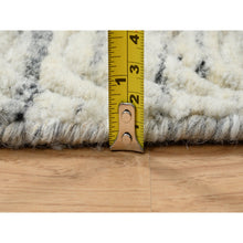 Load image into Gallery viewer, 2&#39;6&quot;x7&#39;10&quot; Beige, Hand Loomed, Variegated Textured Modern Design Natural Wool, Runner Oriental Rug FWR388956