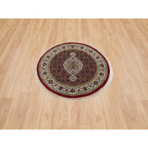 3'4"x3'4" Mahogany Red, Tabriz Mahi with Fish Medallion Design, Pure Wool, 175 KPSI, Hand Knotted, Round, Oriental Rug FWR390558