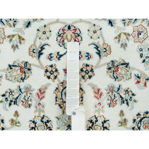 4'9"x6'9" Ivory, Nain with Center Medallion Flower Design, 250 KPSI, Extra Soft Wool, Hand Knotted, Oriental Rug FWR391902