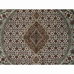 3'4"x3'4" Porcelain White, 175 KPSI, Pure Wool, Tabriz Mahi with Fish Medallion Design, Hand Knotted, Round Oriental Rug FWR394722