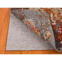 Load image into Gallery viewer, 2&#39;6&quot;x4&#39;1&quot; Gray Abstract Design Wool and Silk Hi-Low Pile Denser Weave Hand Knotted Oriental Rug FWR399234