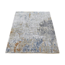 Load image into Gallery viewer, 2&#39;6&quot;x4&#39;1&quot; Wool Denser Weave Persian Knot Hand Knotted Silver Abstract Design Scatter Size Oriental Rug FWR400746