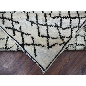 8'2"x9'9" Ivory, Hand Knotted, Moroccan Berber with Criss Cross Pattern, Pure Wool, Natural Dyes, Oriental Rug FWR425982