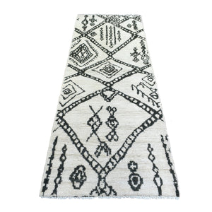 2'10"x7'10" Ivory, Soft and Shiny Wool, Boujaad Moroccan Berber with Criss Cross Pattern, Natural Dyes, Hand Knotted Runner Oriental Rug FWR432978