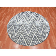 Load image into Gallery viewer, 6&#39;x6&#39; Round Chevron Design Modern Textured Wool and Pure Silk Hand Knotted Ivory Oriental Rug FWR450174