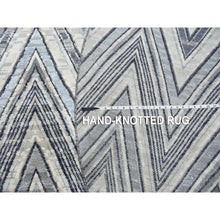 Load image into Gallery viewer, 6&#39;x6&#39; Round Chevron Design Modern Textured Wool and Pure Silk Hand Knotted Ivory Oriental Rug FWR450174