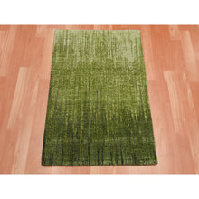Load image into Gallery viewer, 2&#39;x3&#39; Green Organic Wool Vertical Ombre Design Hand Knotted Mat Oriental Rug FWR450756