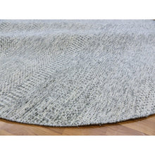 Load image into Gallery viewer, 7&#39;9&quot;x7&#39;9&quot; Perfect Gray, Tone on Tone, Undyed Pure Wool, Grass Design, Hand Knotted, Round Oriental Rug FWR477090