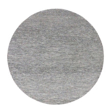 Load image into Gallery viewer, 5&#39;x5&#39; Pastel Gray, Natural Undyed Wool, Modern Grass Design, Hand Knotted, Tone on Tone, Round Oriental Rug FWR477402