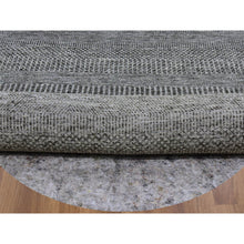 Load image into Gallery viewer, 8&#39;x8&#39; Solid Gray, Hand Knotted, Undyed 100% Wool, Modern Grass Design, Round Oriental Rug FWR477552