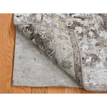 Load image into Gallery viewer, 2&#39;x2&#39; Light Gray, Plant Based Silk and Textured Wool Modern Design, Hand Knotted, Mat Square Oriental Rug FWR482634
