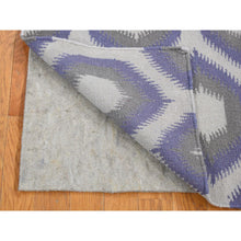 Load image into Gallery viewer, 4&#39;x6&#39; Silver Gray, Hand Woven Kilim Geometric Design, Flat Weave Soft Wool, Reversible Oriental Rug FWR483342