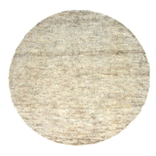 Load image into Gallery viewer, 13&#39;6&quot;x13&#39;6&quot; Beige, Shaggy Moroccan Exotic Texture, Undyed Natural Wool Hand Knotted, Round Oriental Rug FWR495378